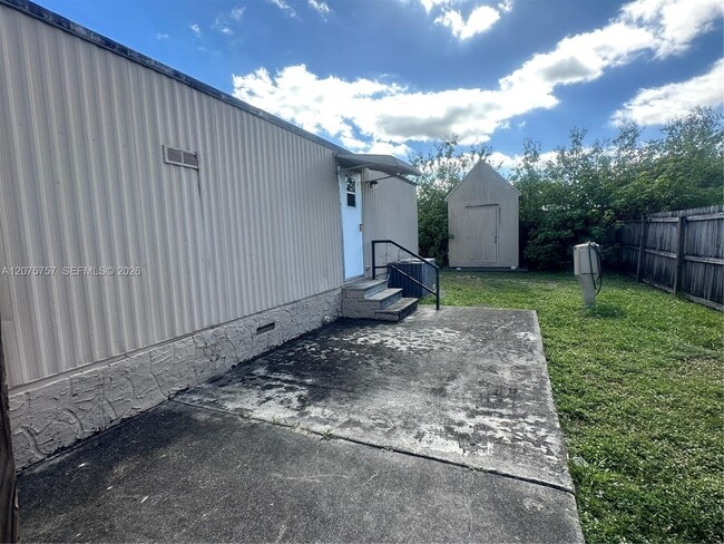 Building Photo - 11886 Watergate Cir