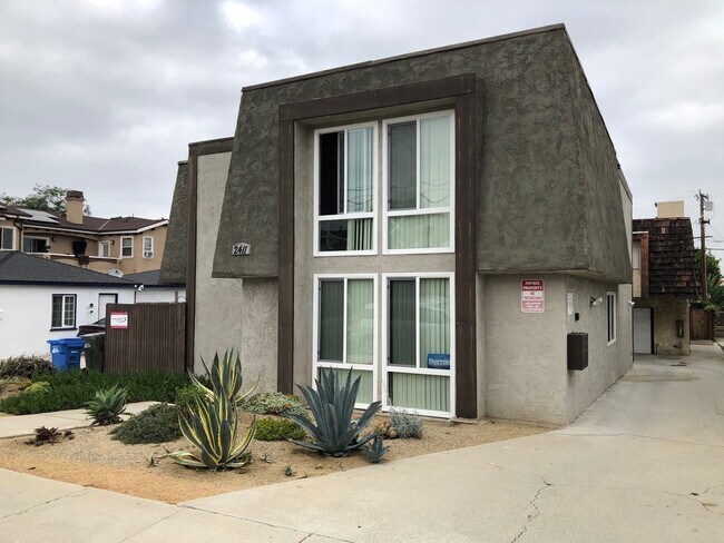 Primary Photo - 2411 Mathews Ave