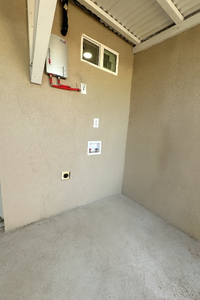 Building Photo - 120 W Blacklidge Dr