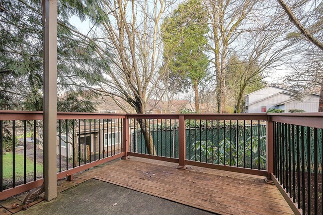 Building Photo - Great Location! 2 bedroom, 2.5 Bathroom To...