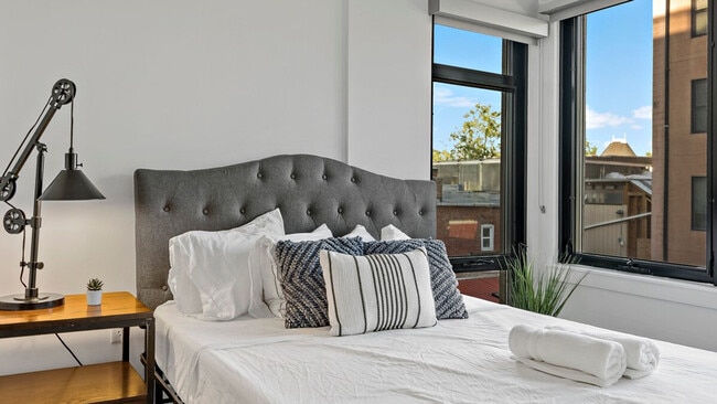 Building Photo - 815 V St NW