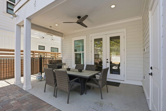 Building Photo - 120 Dune Dr