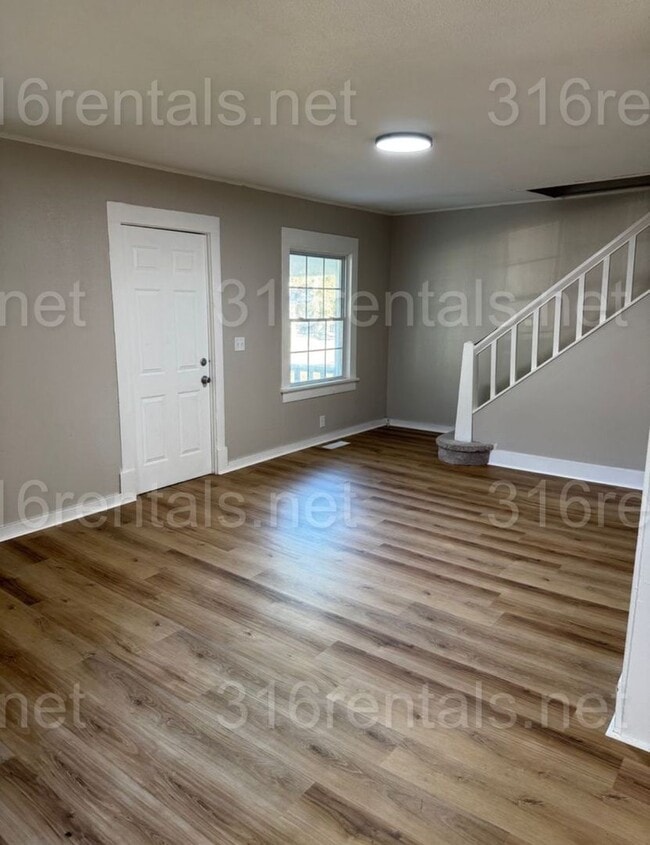 Building Photo - Recently Remodeled 3 Bedroom Home