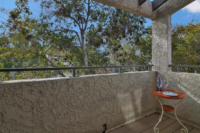 Building Photo - 880 E Fremont Ave