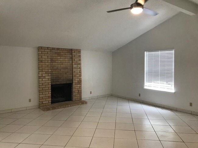 Building Photo - 11914 Swan Dr