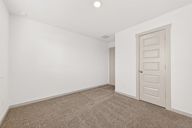 Building Photo - 1107 Lakes Edge Ln