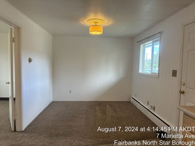 Building Photo - Charming 1 bedroom apt in quiet complex! T...