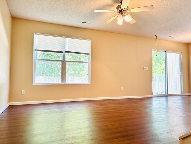 Building Photo - Fresh Updated Interior, Close to Fort Riley