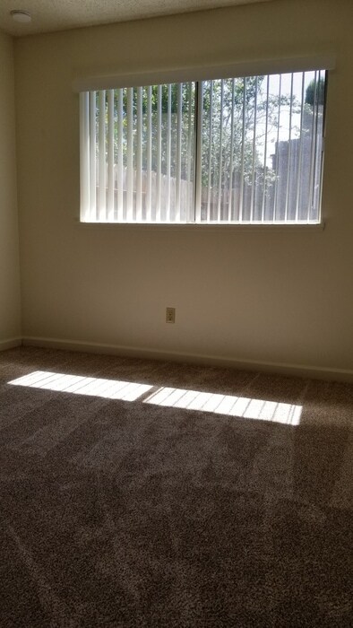 Building Photo - Charming 2 Bedroom Duplex in Fair Oaks!