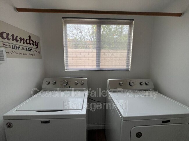 Building Photo - 40588 Clover Ln