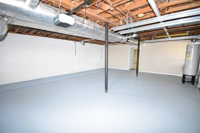 Building Photo - 3049 Westchester Dr