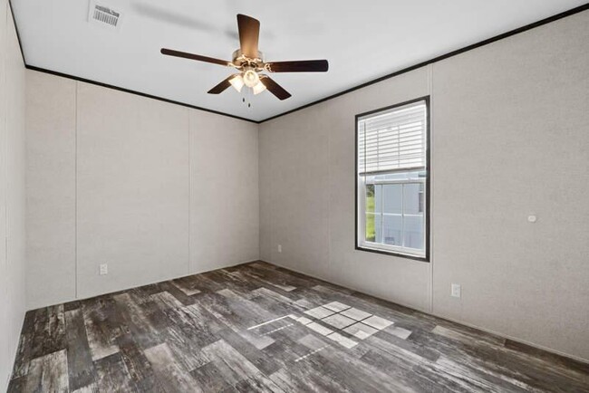 Building Photo - 6550 Hidden Oaks Dr