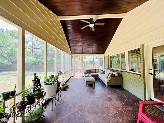 Building Photo - 4004 Hyridge Dr