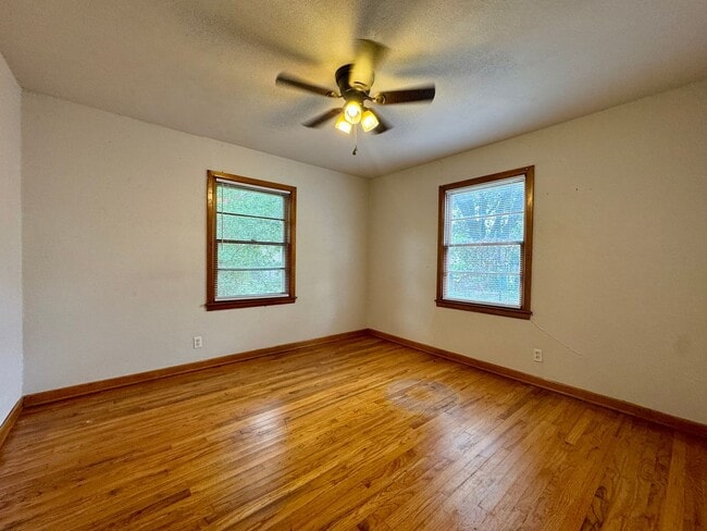 Building Photo - Single-Family Home For Lease