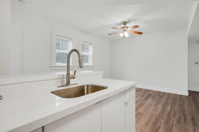 Building Photo - 536 14th St