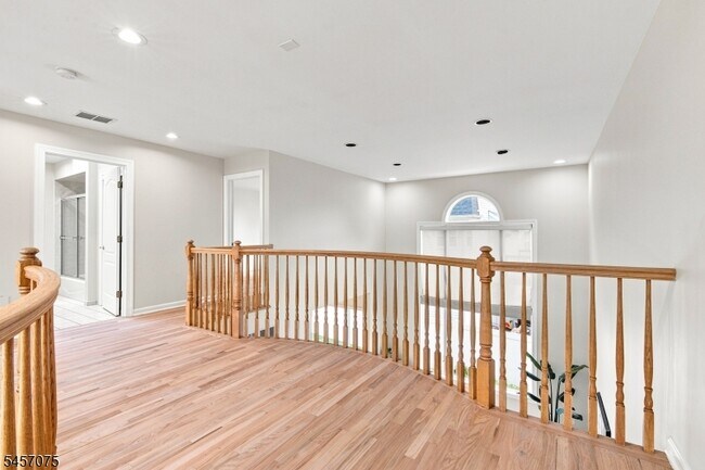 Building Photo - 907 Colonia Rd