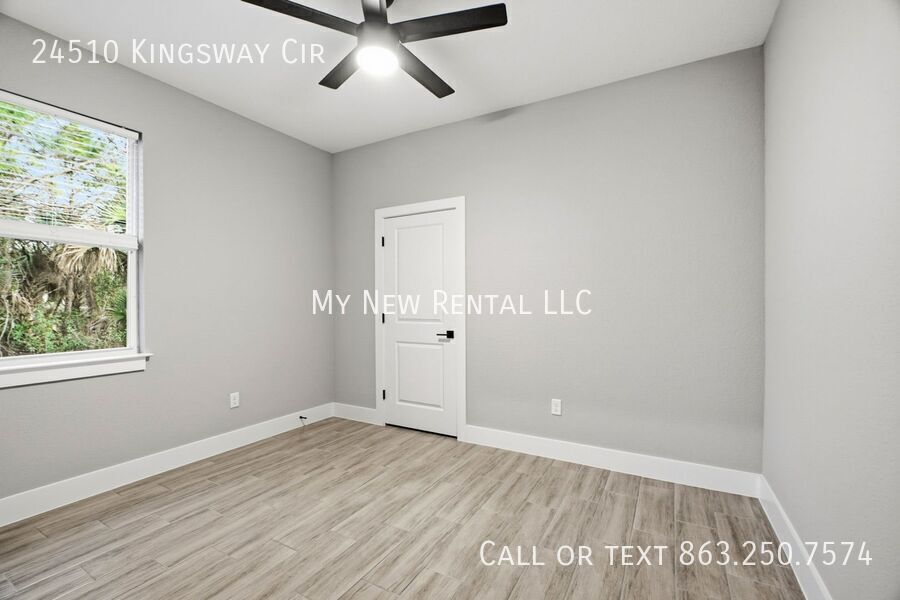 Building Photo - 24510 SW Kingsway Cir