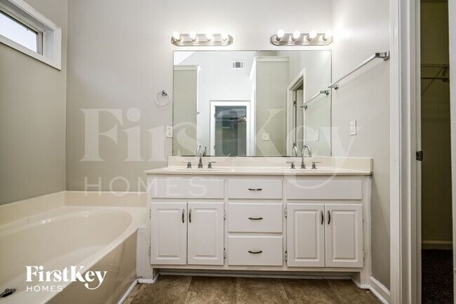 Building Photo - 340 Weatherly Dr