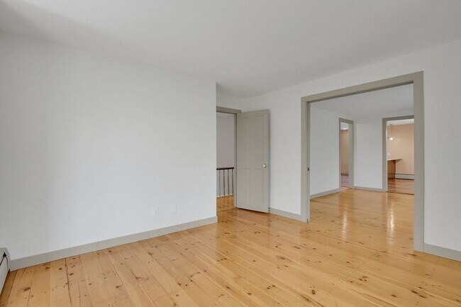 Building Photo - 52 Mattoon St