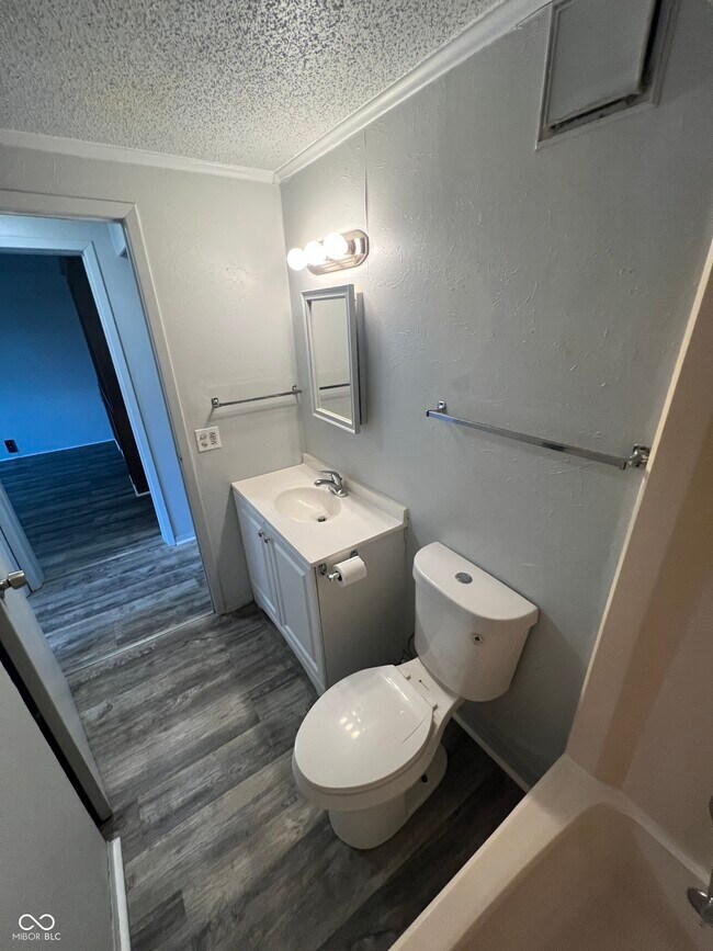 Building Photo - 2000 Indianapolis Rd