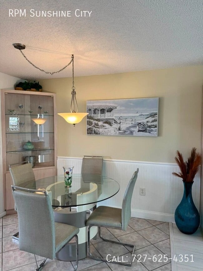 Building Photo - 4550 Cove Cir
