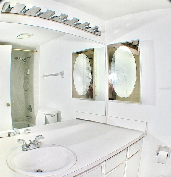 Building Photo - 5900 SW 127th Ave