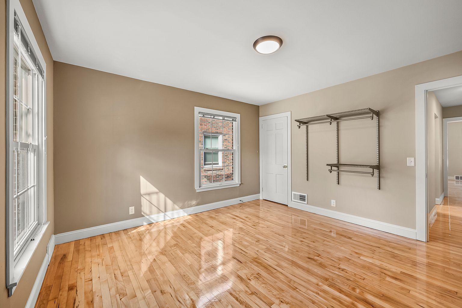 Building Photo - 1371 Wellington Dr