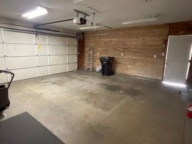 Building Photo - 8909 Dontree Way
