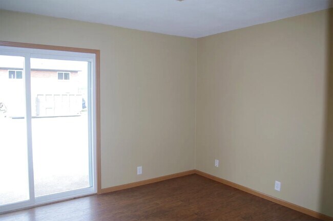 Building Photo - 305 Baltes Dr