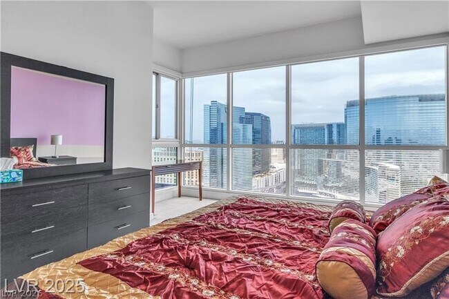 Building Photo - 4525 Dean Martin Dr