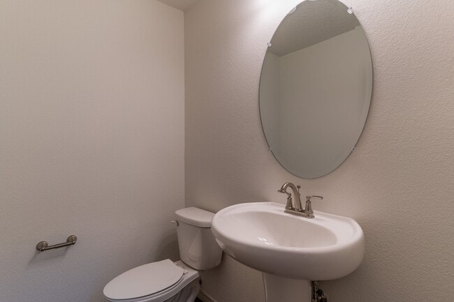 Building Photo - 3 Bedroom Santa Fe Townhouse