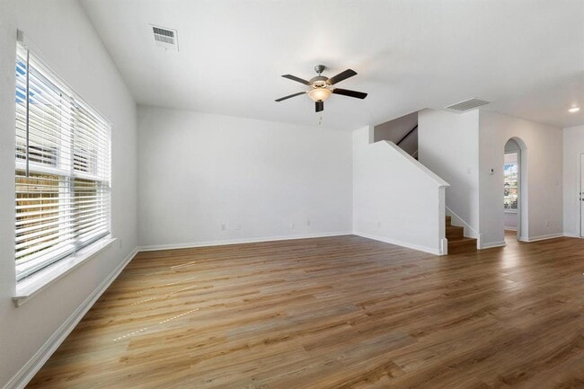 Building Photo - 317 Cres Park Dr