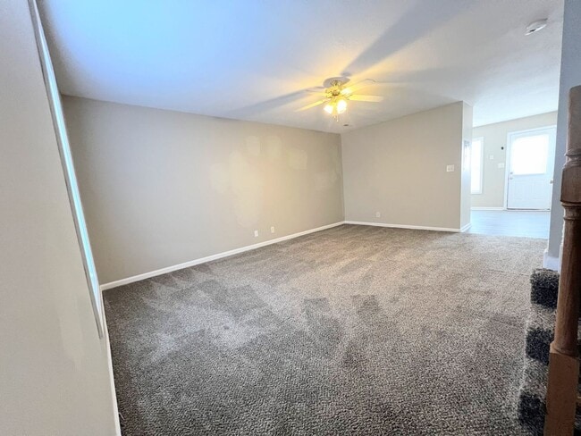 Building Photo - 2 Bedroom 1.5 Bathroom Townhome!!!