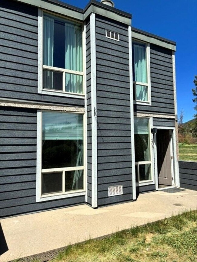 Building Photo - 340 Straight Creek Dr