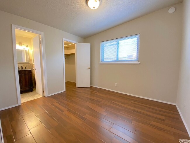 Building Photo - West El Paso 4 bed refrig A/C Home