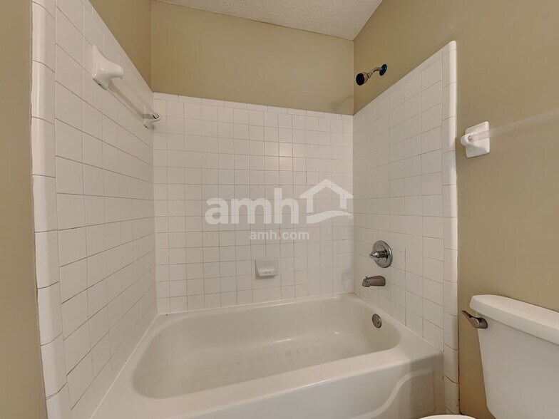 Building Photo - 4946 Rivercrest Ln