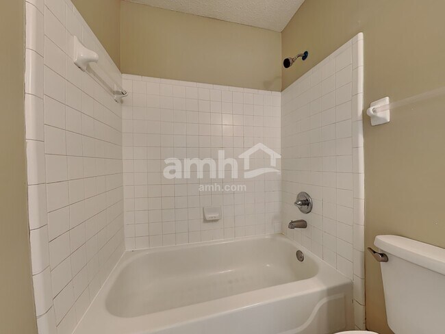 Building Photo - 4946 Rivercrest Ln