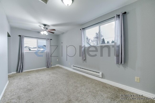 Building Photo - 9516 Holly Dr