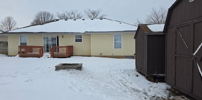 Building Photo - Republic Schools! 3 Bedrooms! 2 Baths! $1395