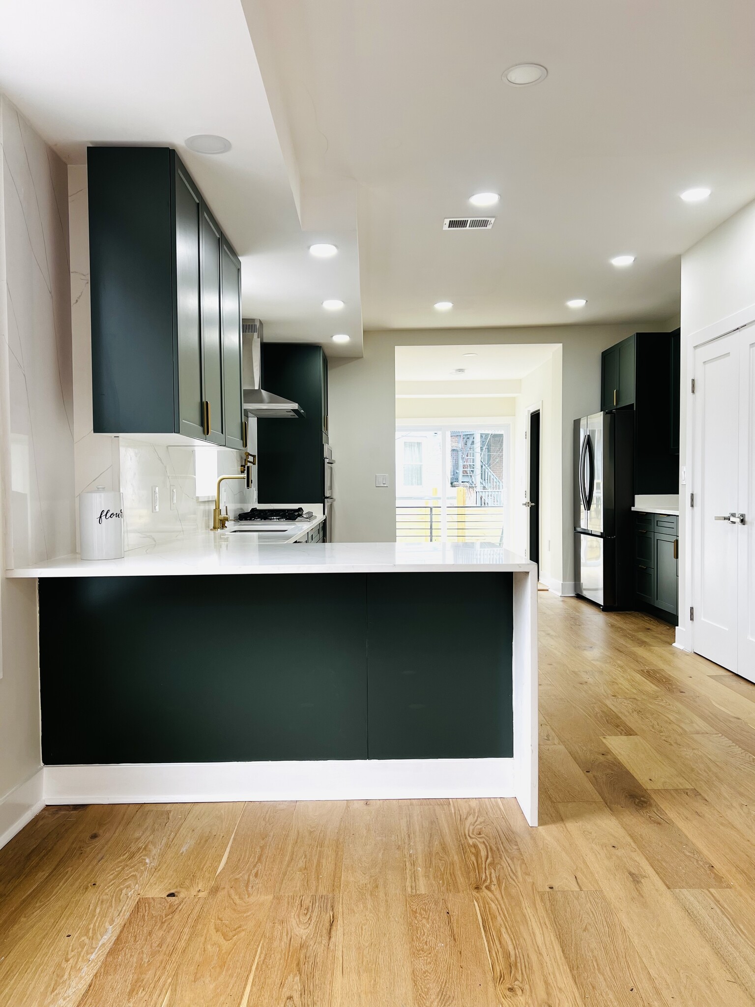 Building Photo - 116 Thomas St NW