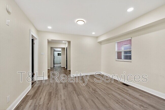 Building Photo - 1831 Olive St