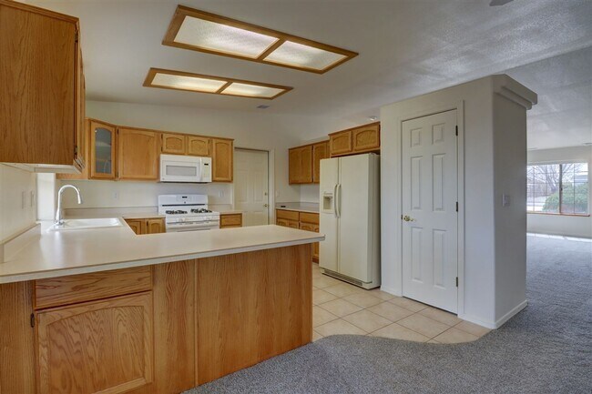 Building Photo - 9440 E Towago Dr