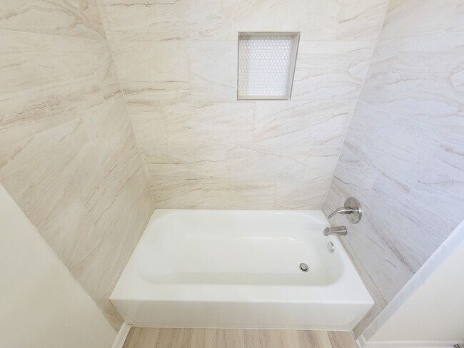 Building Photo - BEAUTIFUL REMODELED 4 BEDROOM 2 BATH HOME IN LAKE JACKSON, TEXAS