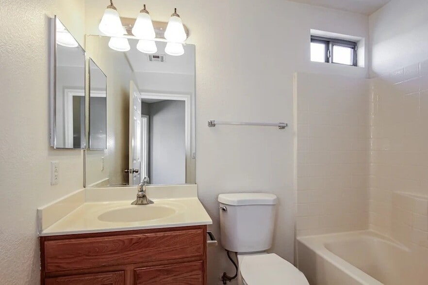 Building Photo - 7215 S 8th Terrace