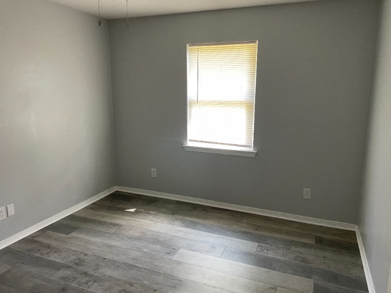 Building Photo - 4812 Tradewinds Dr