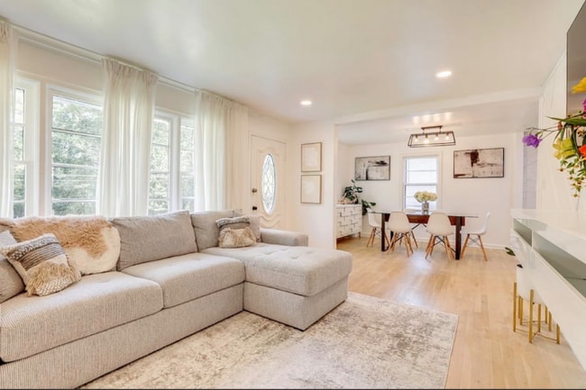 Building Photo - 964 Scott Cir