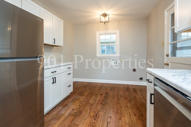 Building Photo - 680 Loeb St