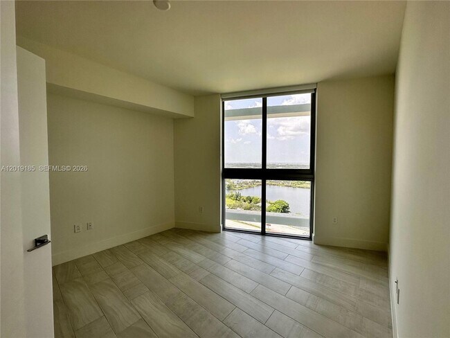 Building Photo - 2000 Metropica Wy
