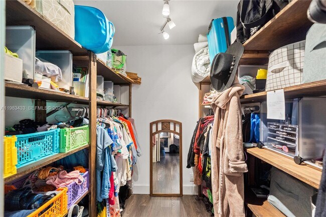 Building Photo - 2447 Wilson St