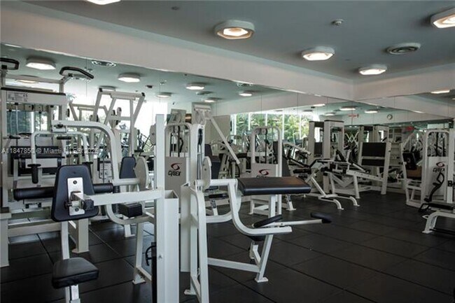 Building Photo - 2127 Brickell Ave